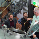 Der Braumeister am Braukessel