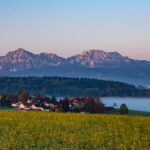 Sonnenaufgang am Abtsee mit Blick zum Bergmassiv des Hochstaufen