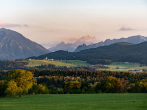 Blick von Sillersdorf über die Biosphärenregion zum Watzmann