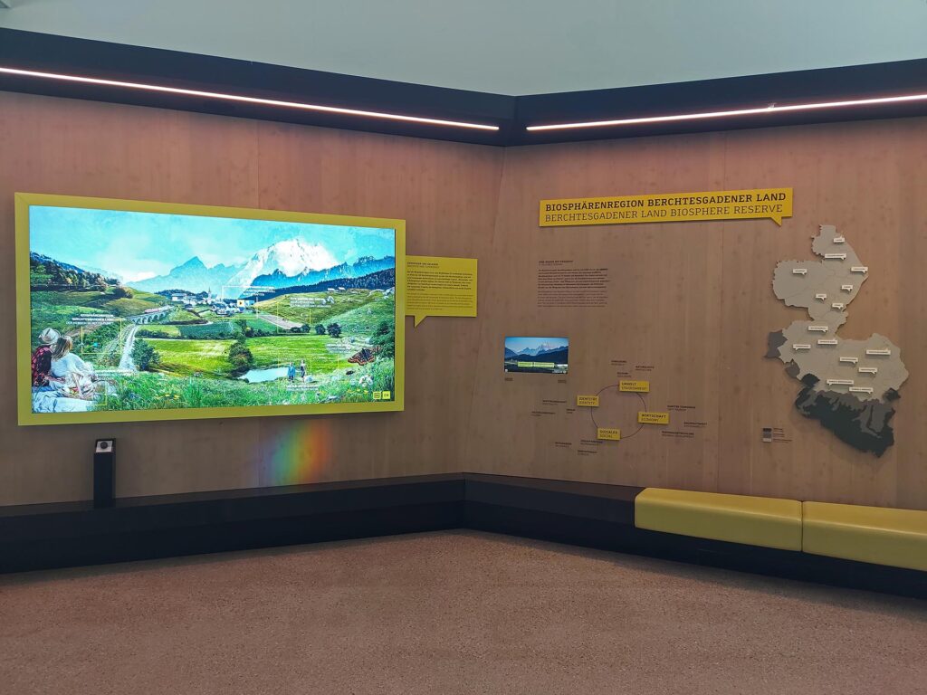 Ausstellungsbereich der Biosphären-Drehscheibe im Haus der Berge