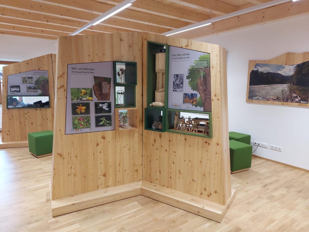 Ausstellungsraum der Biosphären-Drehscheibe in Schneizelreuth