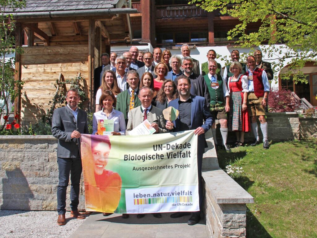 Gruppenbild bei der Auszeichnung UN-Dekade Biologische Vielfalt