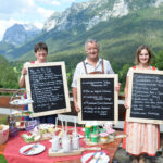 Gruppenfoto der Gastgeber mit Biosphären-Frühstück