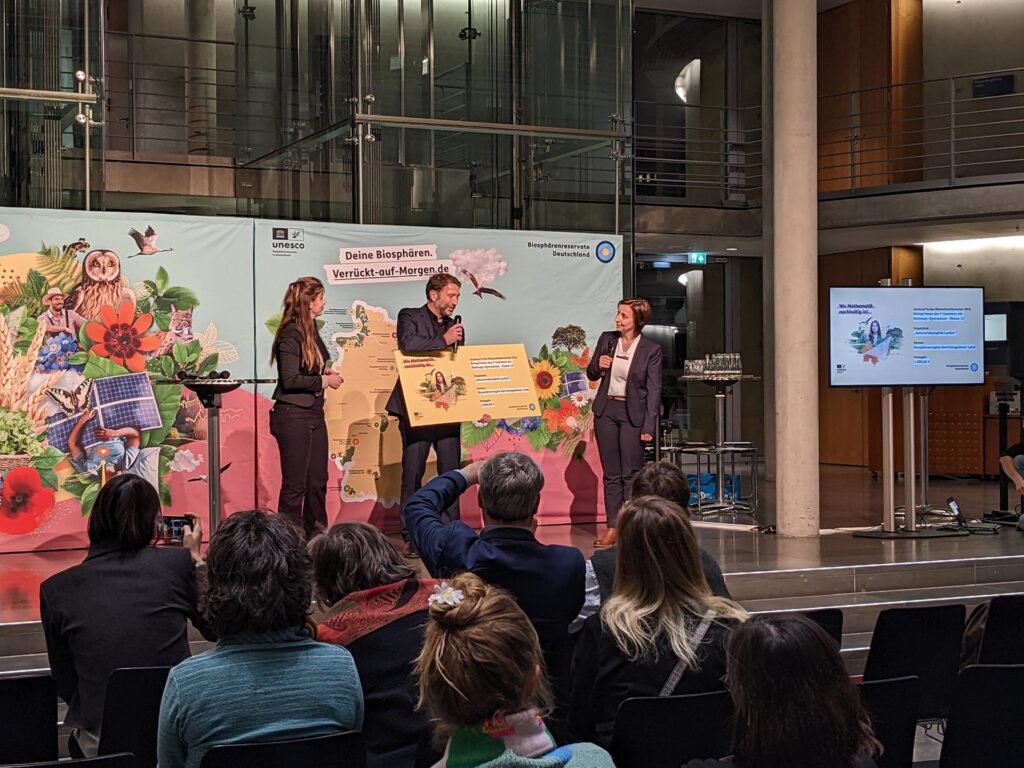 Dr. Peter Loreth bei einer Veranstaltung zur Imagekampagne als Bühnengast