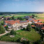 Luftaufnahme des Partnerbetriebs Wellness Natur Resort Gut Edermann