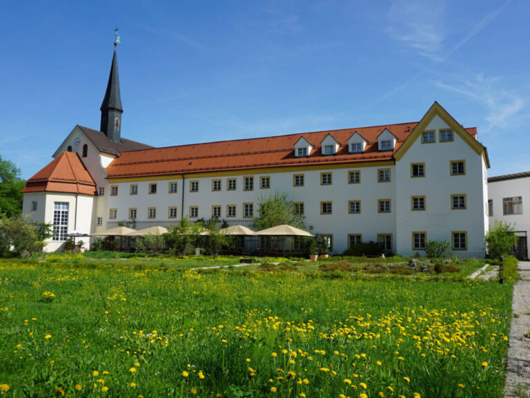 Außenaufnahme des Parterbetriebs Kapuzinerhof Laufen