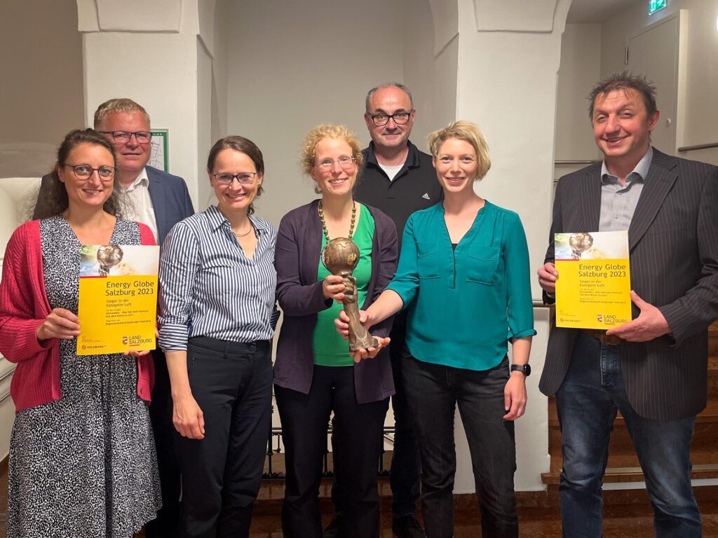 Übergabe des EnergyGlobe Awards an Verantwortliche des Klimaladens