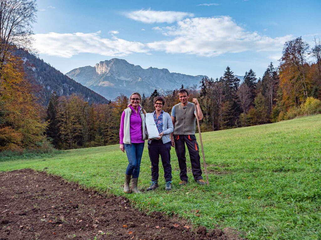 Gruppenfoto der Beteiligten bei der Aussaat