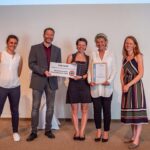 Übergabe der Partnerurkunde an Johanna Feil und Sina Fingerhut vom Kapuzinerhof Laufen