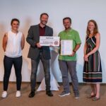 Übergabe der Partner-Urkunde an Dr. Johann Lecker vom Biohof Lecker