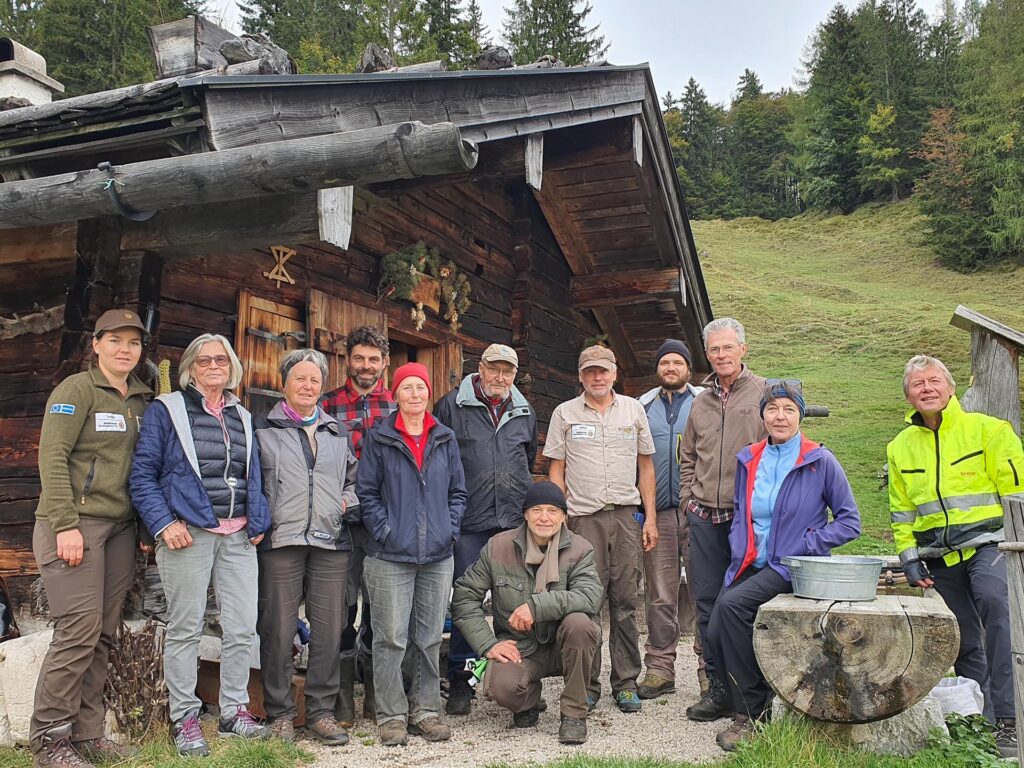 Gruppenfoto der Teilnehmer einer Schwendaktion