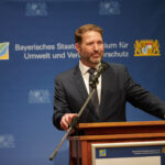 Leiter der Biosphären-Verwaltung, Dr. Peter Loreth auf der Bühne