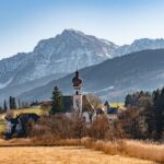 View over the Höglwörth monastery to the Hochstaufen