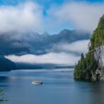 Blick über den nebelverhangenen Königssee