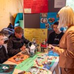 Schulkinder zeigen am Markt der Möglichkeiten aktuelle Projekte