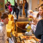 Schulkinder zeigen am Markt der Möglichkeiten aktuelle Projekte